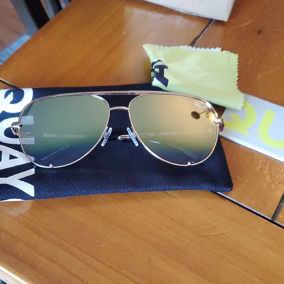 Quay Sunglasses High Key - Picture 1 of 6